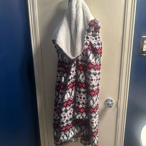 Cozy robe w hood- Vera Bradley- never been work- size l/xl